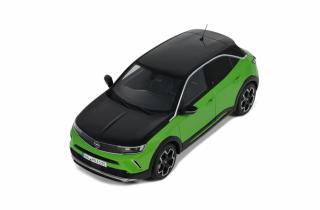 Opel Mokka-e GS Line 2021 Matcha Green OttO mobile 1:18 Resinemodell (Türen, Motorhaube... nicht zu öffnen!)